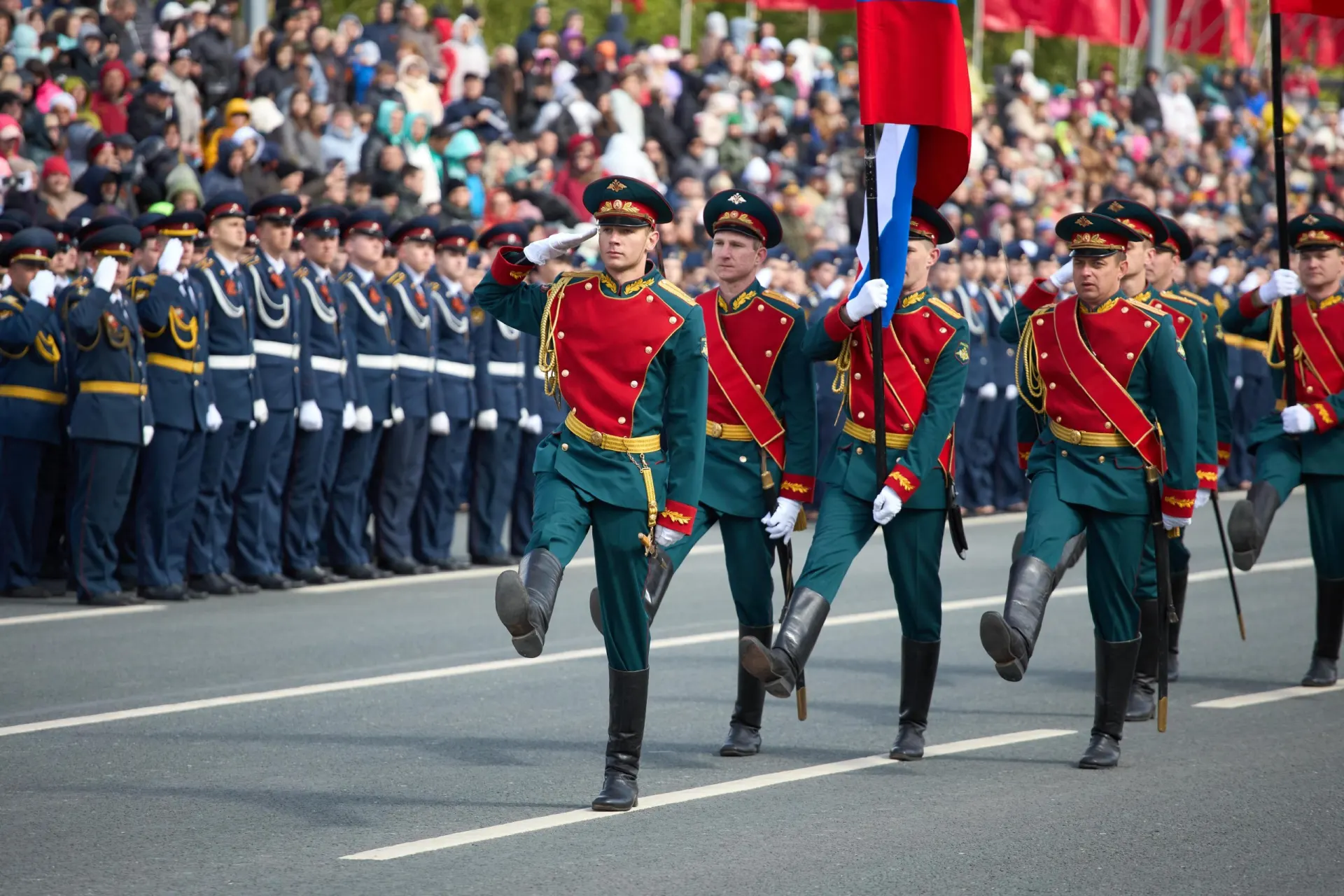 Военное ведомство объявило временное прекращение огня 8 и 9 мая — огонь будет приостановлен на эти дни.