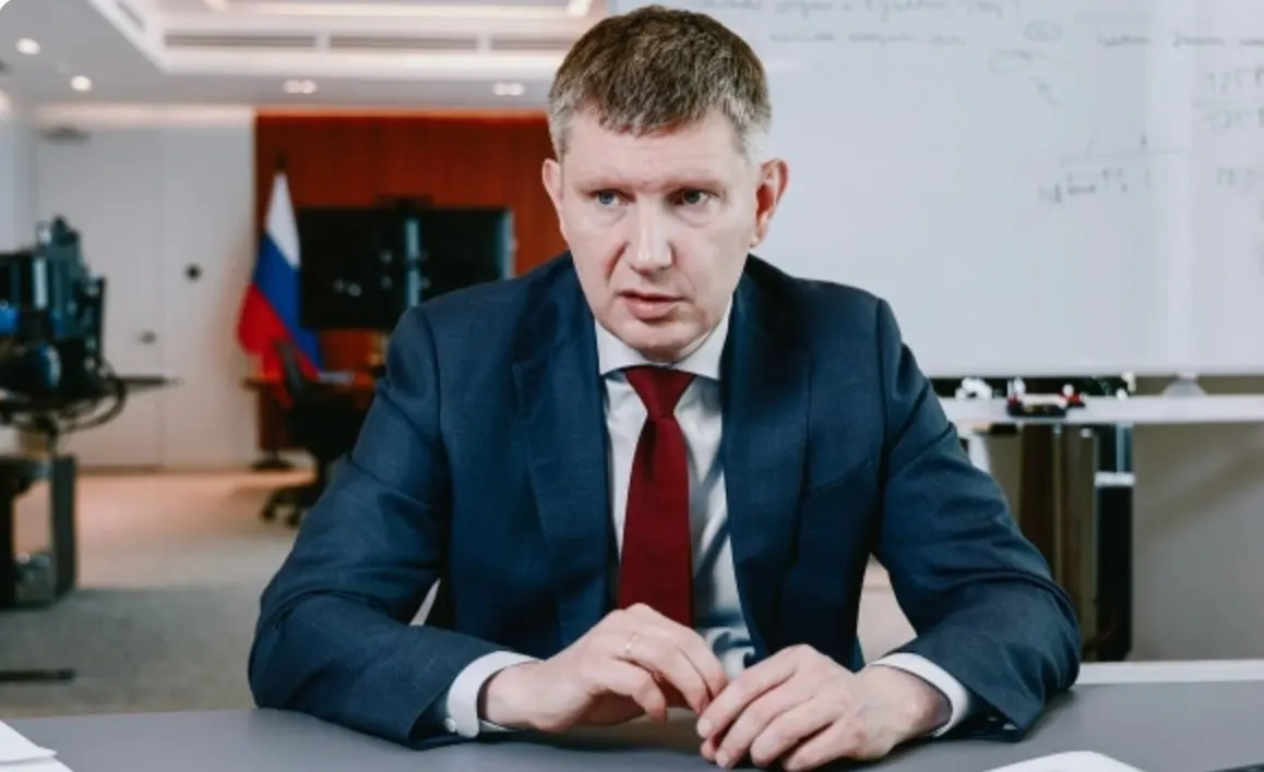 Минэкономразвития обозначило три ключевых направления: структурные изменения для роста инвестиций и производительности, бюджетная консолидация для макростабильности и снижение ключевой ставки, а также сохранение гибкости экономики и поддержка конкуренции.