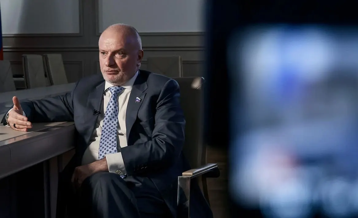 Глава комитета Совфеда Андрей Клишас заявил, что принятый Госдумой закон, позволяющий арестовывать имущество граждан, уехавших из страны после совершения правонарушения, обеспечивает привлечение к ответственности и соблюдение прав нарушителя.
