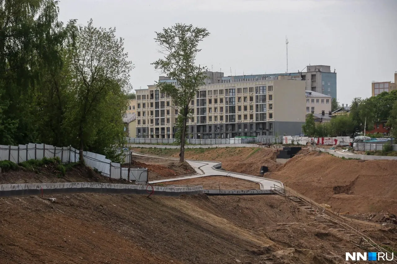 Работы приостановлены до согласования дополнительного соглашения между заказчиком ГУММиД и подрядчиком «ДиРОН». Сроки возобновления работ пока неизвестны.