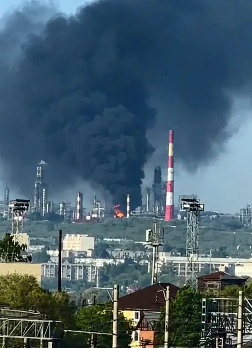 Ночью беспилотники атаковали Сызрань в Самарской области и населённые пункты Белгородской области. По данным властей, в Сызрани погибли двое, в Белгородской области ранены несколько человек; Минобороны сообщает о перехвате 121 БПЛА.
