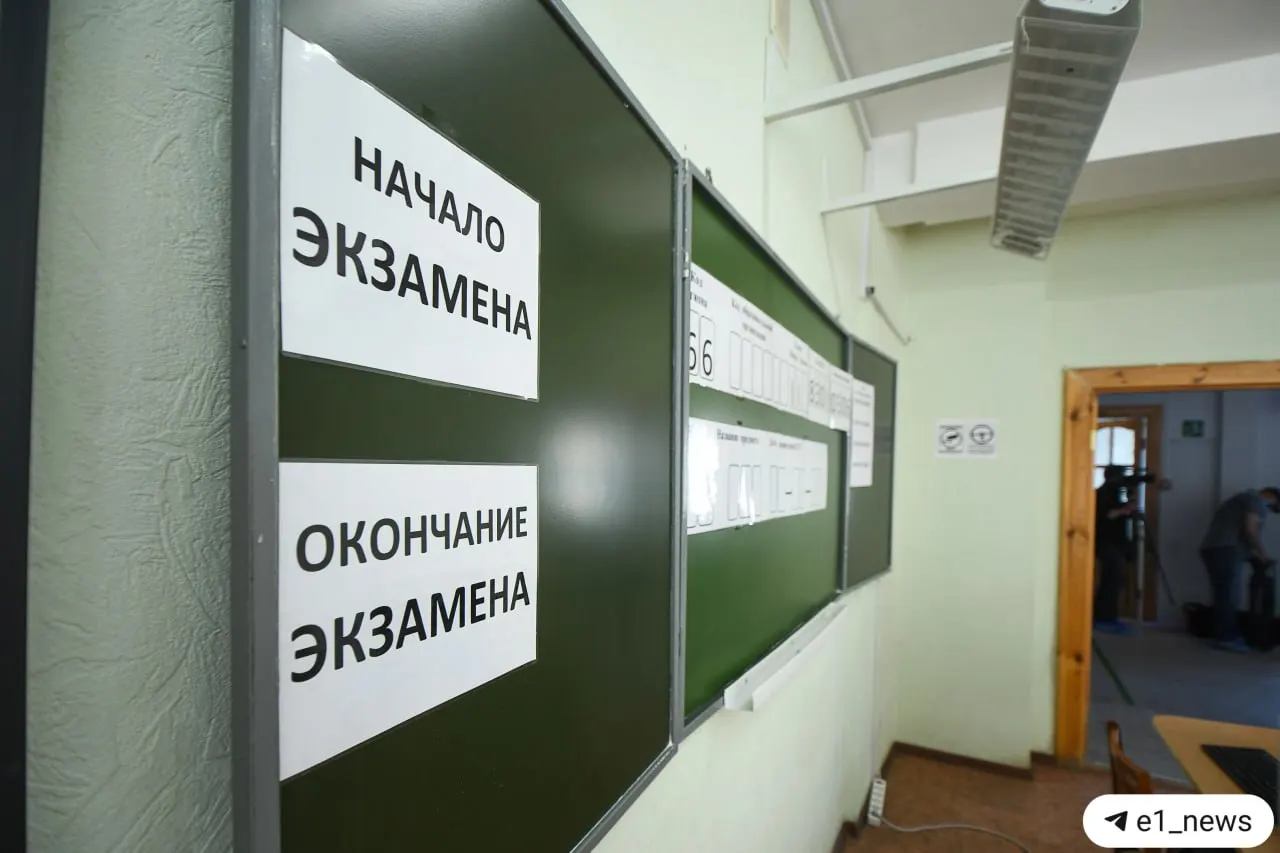 Рособрнадзор объявил, что с 2028 года учащимся 9-х классов предстоит экзамен по истории. Перед допуском к ОГЭ предусмотрено устное собеседование — несовершившие его школьники не будут допущены к экзамену. Эксперты отмечают ряд проблем при реализации новшества.