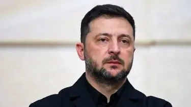 Президент Украины заявил, что российская армия продолжает боевые действия вопреки перемирию: более 150 штурмовых действий, свыше сотни обстрелов и почти 10 тысяч ударов дронами‑камикадзе за последние сутки.