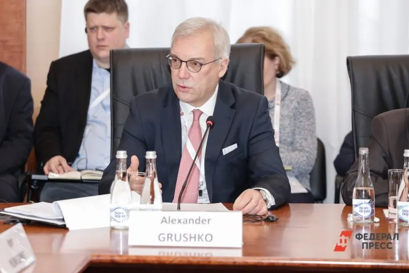 Замминистра иностранных дел Александр Грушко предупредил о серьёзных последствиях для альянса в случае попыток блокировать или применить силу против российского эксклава; риск захвата Калининграда он назвал нулевым.
