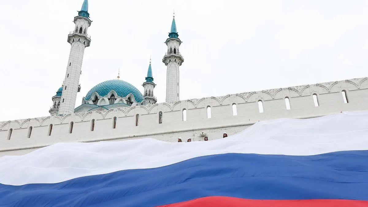 Парламент рассмотрит поправки, которые добавят в КоАП новые составы преступлений «против интересов РФ» и узаконивают арест имущества граждан, выехавших из страны после 2022 года.