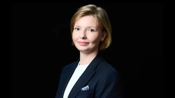 С 1 сентября владельцы доменов в российских зонах обязаны подтверждать личность через ЕСИА. Новые правила — не только техническая формальность: компаниям с большими портфелями стоит пересмотреть управление цифровыми активами и подготовиться к верификации.