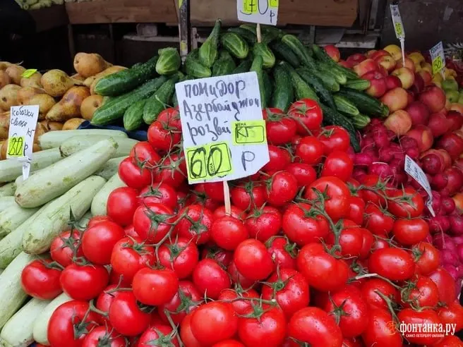 Временный запрет затронул ряд овощей и ягод. На рынках армянская продукция почти не встречается — поставки быстро заменят импортом из других стран, считают эксперты.
