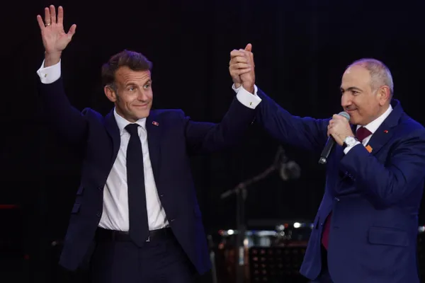 По сообщениям, российские структуры готовят кампанию влияния на парламентские выборы в Армении с целью снизить поддержку Никола Пашиняна; в Москве якобы задействовали новое управление по стратегическому сотрудничеству и ряд институтов.