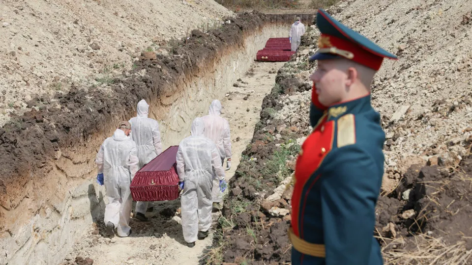 Анализ поимённых списков, реестра наследственных дел и судебной статистики даёт минимальную документально обоснованную оценку — 352 тысячи погибших российских военнослужащих. В расчёт включены как записи ЗАГС, так и судебные признания.