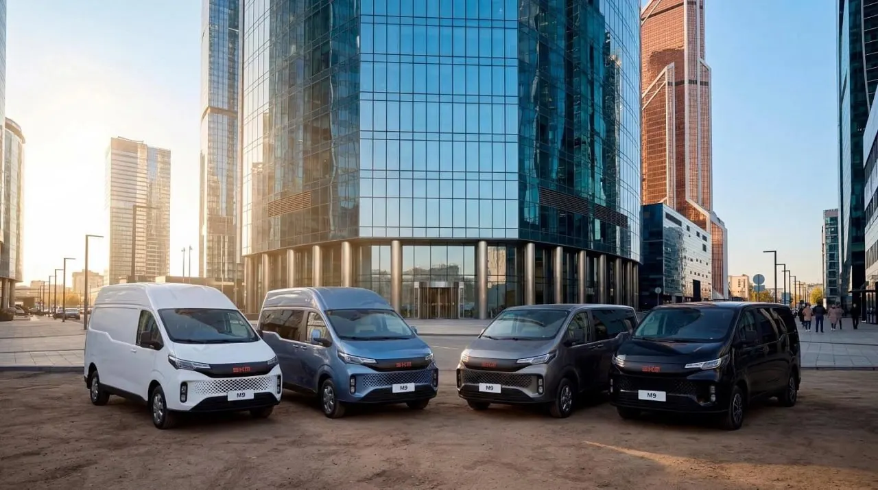 Показана переднеприводная модель SKM M9 с 150‑сильным дизелем и 9‑ступенчатой коробкой. Планируется производство в Нижнем Новгороде и Тольятти; доступны пассажирские и грузовые версии, включая вариант «Бизнес».