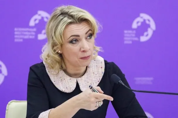 Официальный представитель МИД заявила, что сотрудники Госдепа уведомляют российских дипломатов о том, что их дети, рожденные в США, автоматически считаются американскими гражданами; семьи об этом не просили.