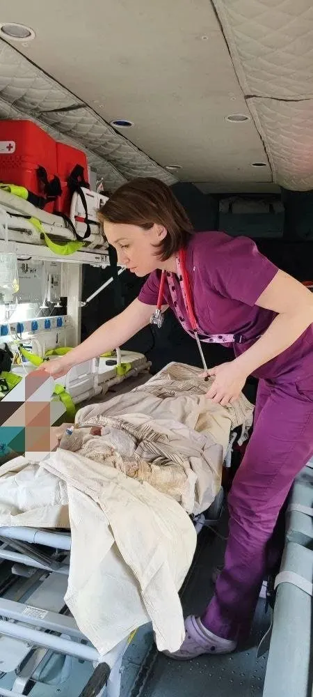 14-летний мальчик получил ожоги около 60% тела после удара вольтовой дугой; после стабилизации его эвакуировали в Нижегородский НИИ травматологии и ортопедии. Также недоношенную двойню перевезли в Самару.