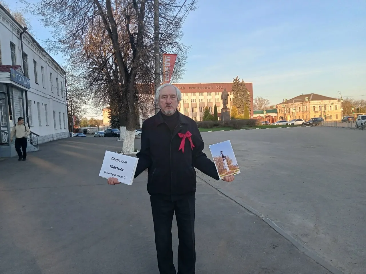 Суд признал Юрия Саенко виновным по ч. 2 ст. 20.2 КоАП за одиночный пикет 1 мая, в котором он требовал сохранить местное самоуправление. Ранее активиста уже штрафовали за обращение против вывоза мусора.