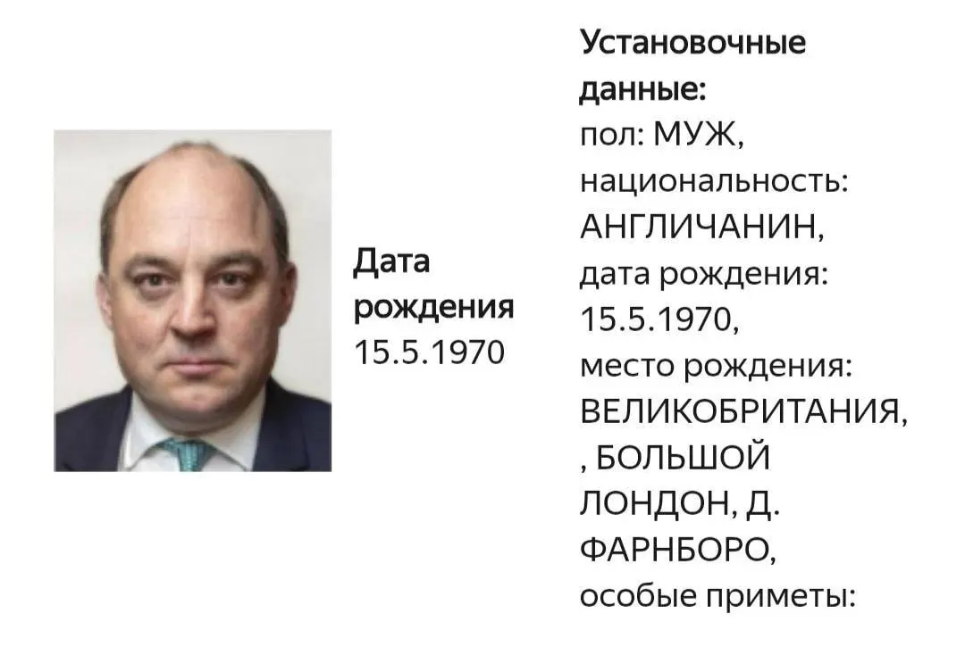 В карточке на сайте МВД не указаны детали: по какой статье разыскивается Уоллес, не сообщается. Ранее он не раз высказывался в поддержку активных действий в Украине.