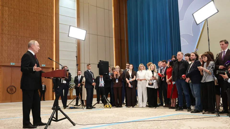 На пресс‑конференции по итогам саммита ЕАЭС президент заявил, что смена курса Армении в сторону ЕС может привести к «украинскому сценарию», а также пообещал, что Россия даст решительный ответ на попытки атаковать Калининградскую область.