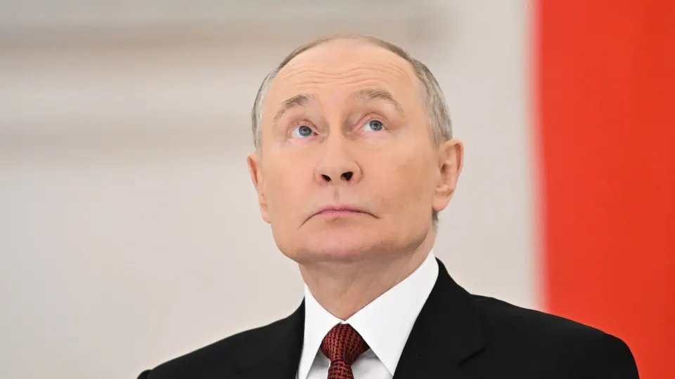Новый закон дополнит план профилактики МВД задачей предотвращения и пресечения уклонений от службы и противодействия искажению исторической правды; в пояснительной записке документ связывают с обеспечением безопасности и обороны.