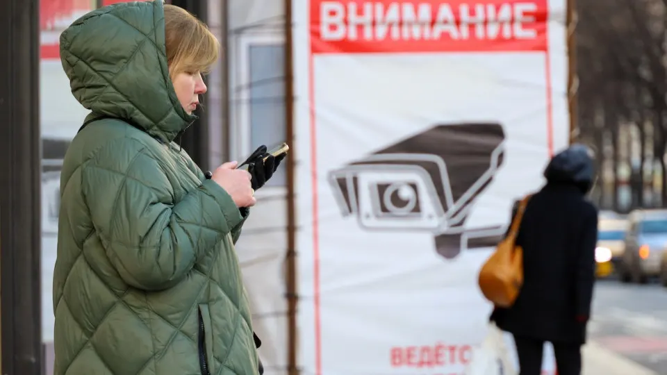 В мессенджере, который внедряют властные структуры, сообщения с ссылками на ключи для VPN исчезают из чатов без согласия пользователей; при повторной отправке аккаунт пользователя вылетает.