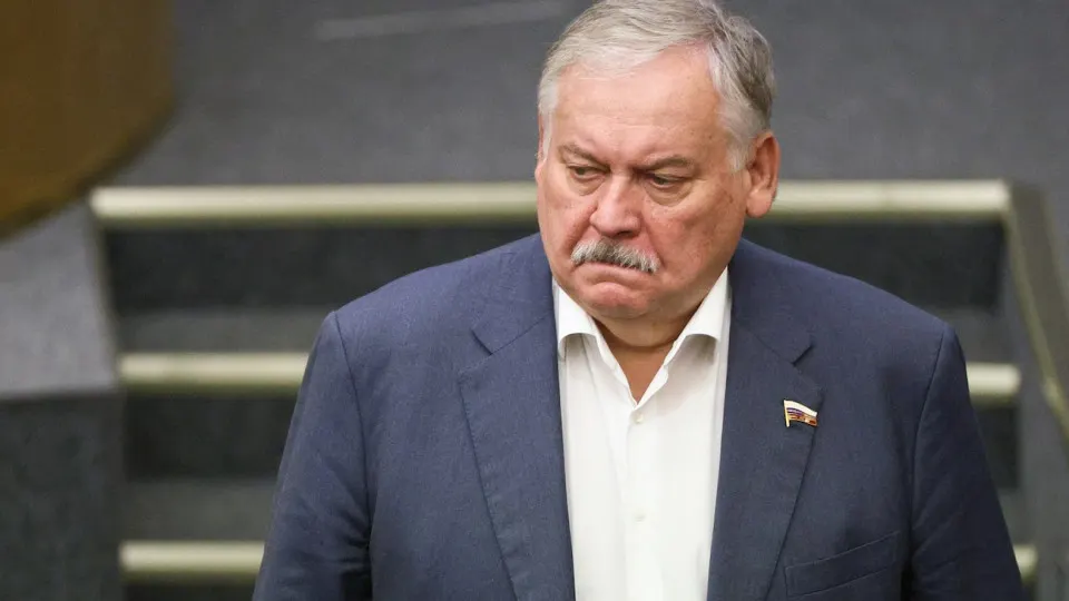 Первый зампред комитета Госдумы Константин Затулин обвинил Латвию и Эстонию в нарушении обещаний при распаде СССР и в создании препятствий для русскоязычных жителей. Его слова прозвучали на фоне обсуждения законопроекта о возможности применения войск за рубежом для защиты россиян.