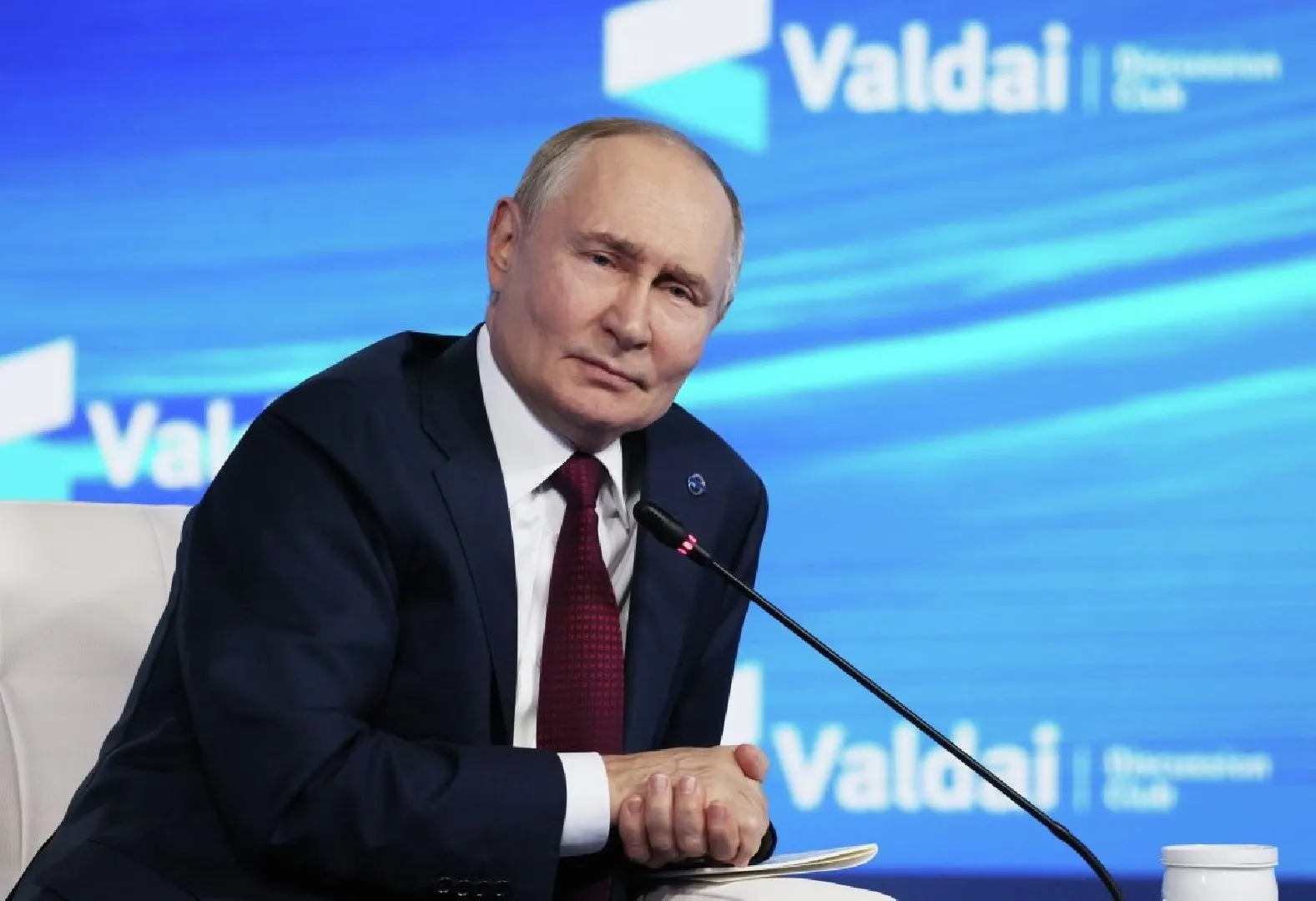Международный уголовный суд постановил, что государства, ратифицировавшие Римский статут, должны арестовать Владимира Путина при его приезде на переговоры, если они не проходят под эгидой ООН.