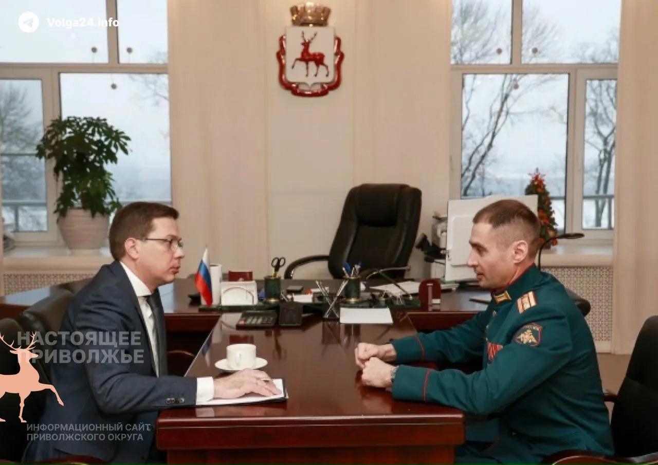 Мэра Нижнего Новгорода назначил бывшего участника СВО Александра Попенко советником без оклада в рамках программы «Время героев». Власти отмечают интеграцию военных в госструктуры, но остаётся вопрос о пользе для городского бюджета.