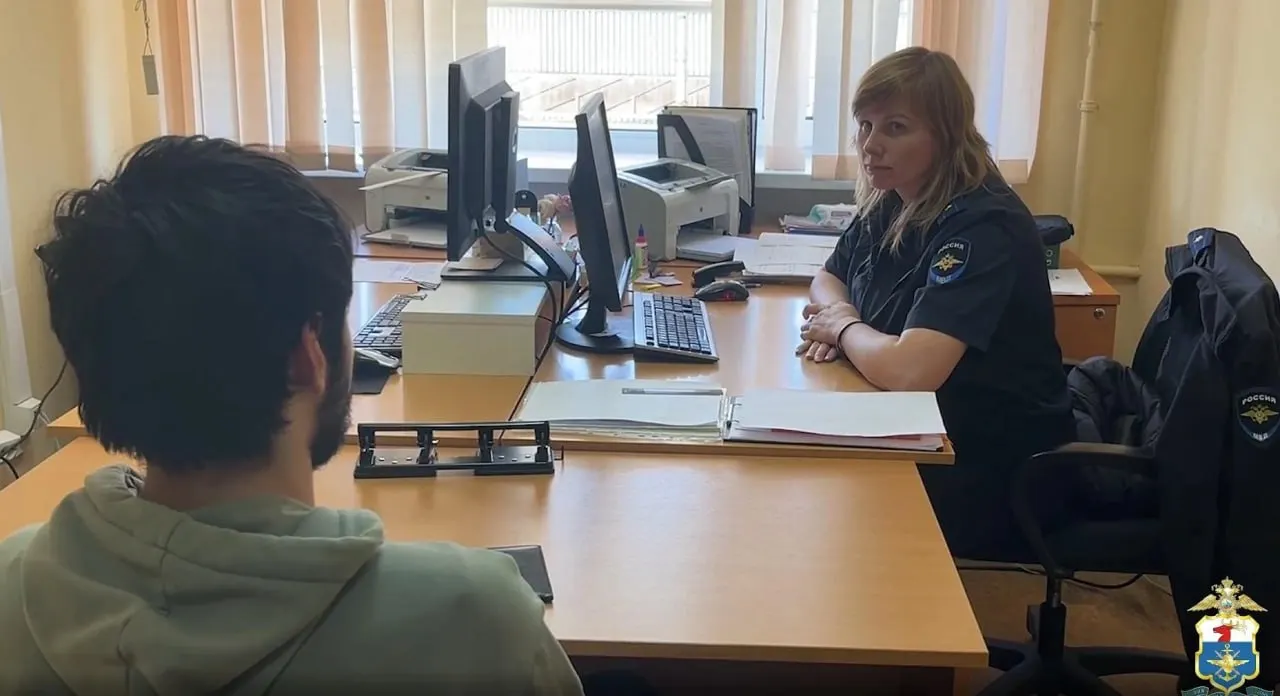 24‑летний житель Черкесска, по версии следствия, под влиянием мошенников поджёг релейный шкаф на перегоне Починки — Варя. Ему предъявлено обвинение по статье о теракте.