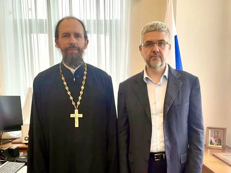 На Петербургском международном юридическом форуме заместитель министра юстиции Вадим Баланин заявил, что сожительство без официальной регистрации брака рассматривается как угроза безопасности страны; министерство готовит изменения в Семейный кодекс.