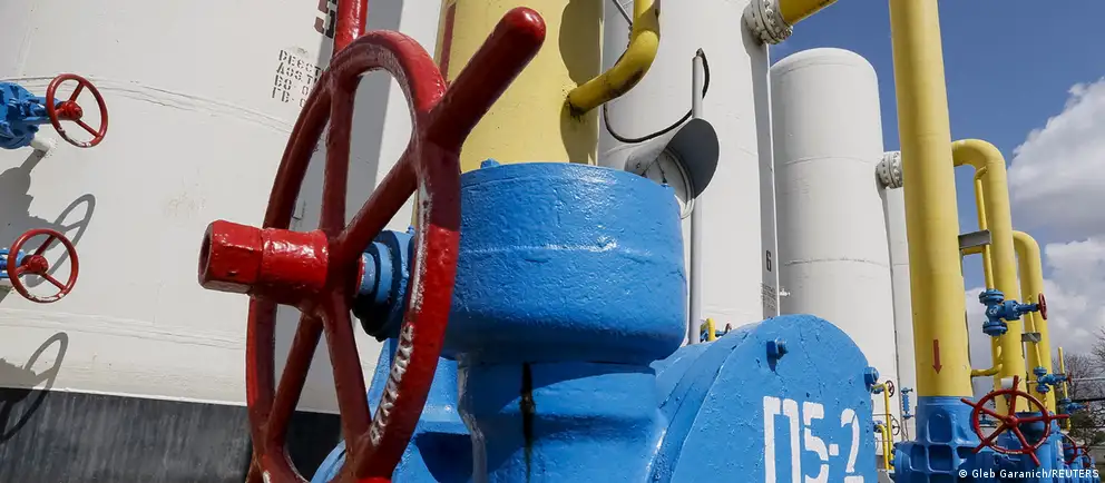 С 1 января 2025 года транзит российского газа через Украину прекращён — контракт с «Газпромом» не продлён по соображениям национальной безопасности. Наибольшие последствия ощутила Молдова; Словакия, Чехия и Австрия перенастроили маршруты поставок, а Венгрия продолжит получать газ через «Турецкий поток».