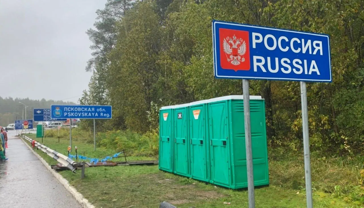 В 21-м пакете санкций Евросоюз предлагает полный визовый запрет для тех, кто служил в российских вооружённых силах или прокси‑структурах с начала полномасштабного вторжения в Украину; остаются вопросы по критериям и применению к срочникам и дезертирам.