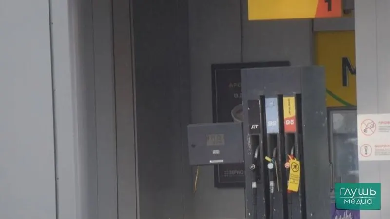 Власти обсуждают допуск к реализации нефтепродуктов с отклонениями по содержанию серы и другим показателям качества как меру для стабилизации рынка топлива в России.