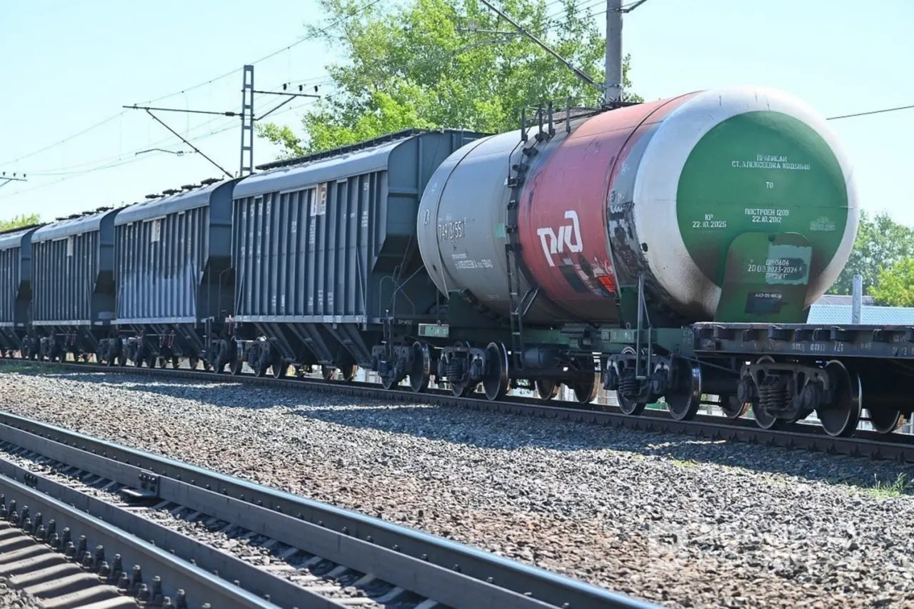 Штаб призван обеспечить стабильный приём и доставку нефтегрузов по регионам, с особым вниманием к поставкам авиационного керосина и мониторингу в режиме реального времени.