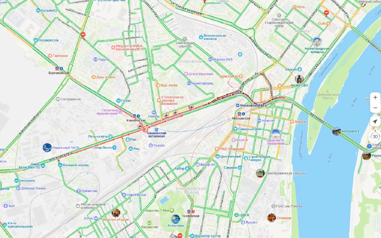 Несколько легковых машин столкнулись на Московском шоссе в районе Гордеевского сквера. Движение в обе стороны серьёзно затруднено, на место прибыли ГИБДД и скорая помощь.