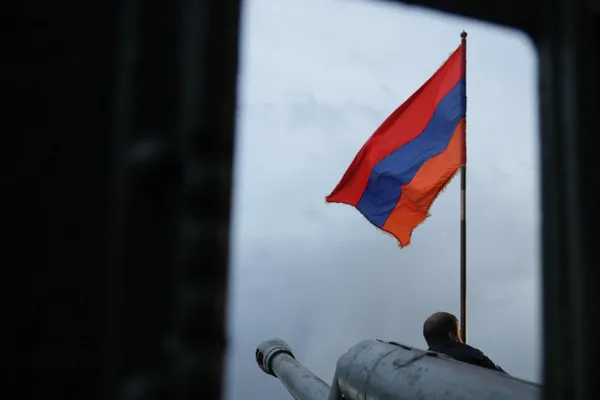 С 3 июня 2026 года Россельхознадзор запретил ввоз картофеля, баклажанов, семечковых культур и сухофруктов из Армении; транзит через Россию этих товаров в другие страны ЕАЭС также запрещён, ограничения введены бессрочно.