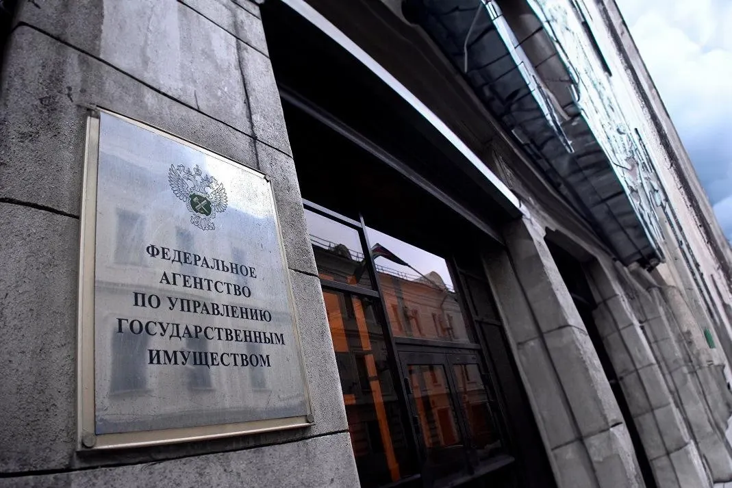 Депутаты отменили ценовой барьер и шестимесячную паузу при повторных торгах; документ также ужесточает требования к оценщикам и организаторам торгов и вводит особый порядок по религиозной собственности.