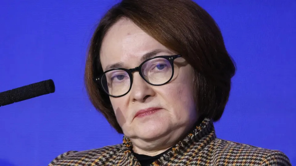 Резкий рост цен на бензин и сокращение производства нефтепродуктов ускоряют инфляцию и уменьшают шансы на существенное смягчение денежной политики в этом году.