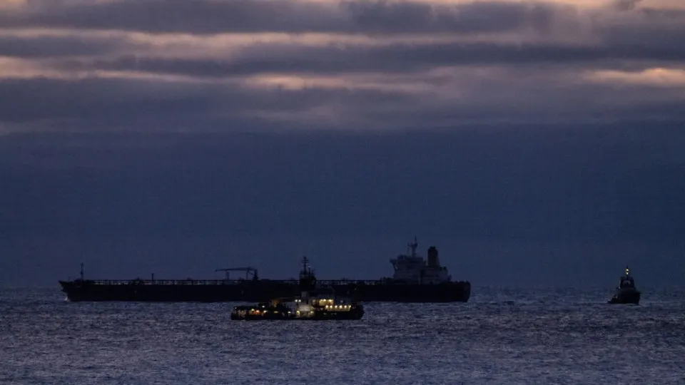 Открытие Ормузского пролива и приток ближневосточной нефти на рынок резко снизили котировки: Urals торгуется почти на $22 дешевле Dated Brent, что создаёт дополнительные риски для нефтегазовых доходов бюджета.