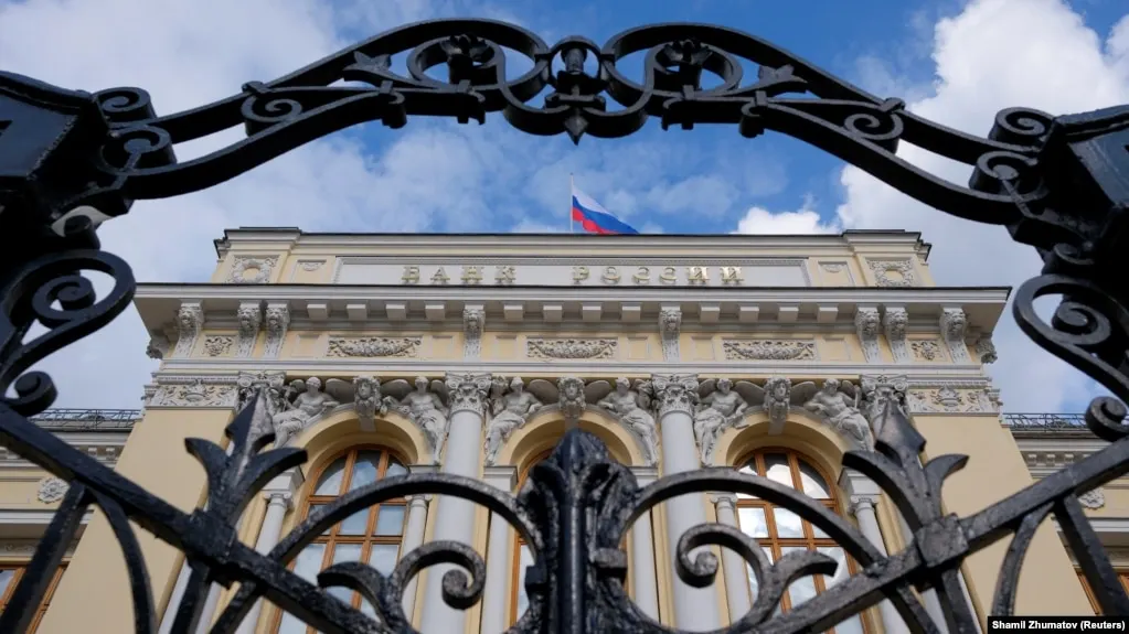 Банк России снизил прогноз роста ВВП на 2026 год до 0–1% и повысил прогноз инфляции до 6–7%. Регулятор также пересмотрел оценки дефицита бюджета, средней цены нефти и показателей внешней торговли.