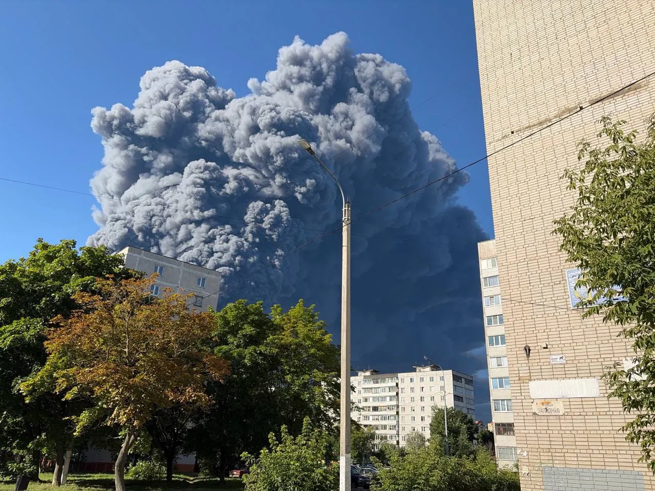 Ночью удары по складам крупных ритейлеров в Тамбовской области и Московской области привели к гибели семи человек, более 50 — получили ранения; известно о пожарах и множественных пострадавших в Ногинске и Электростали.