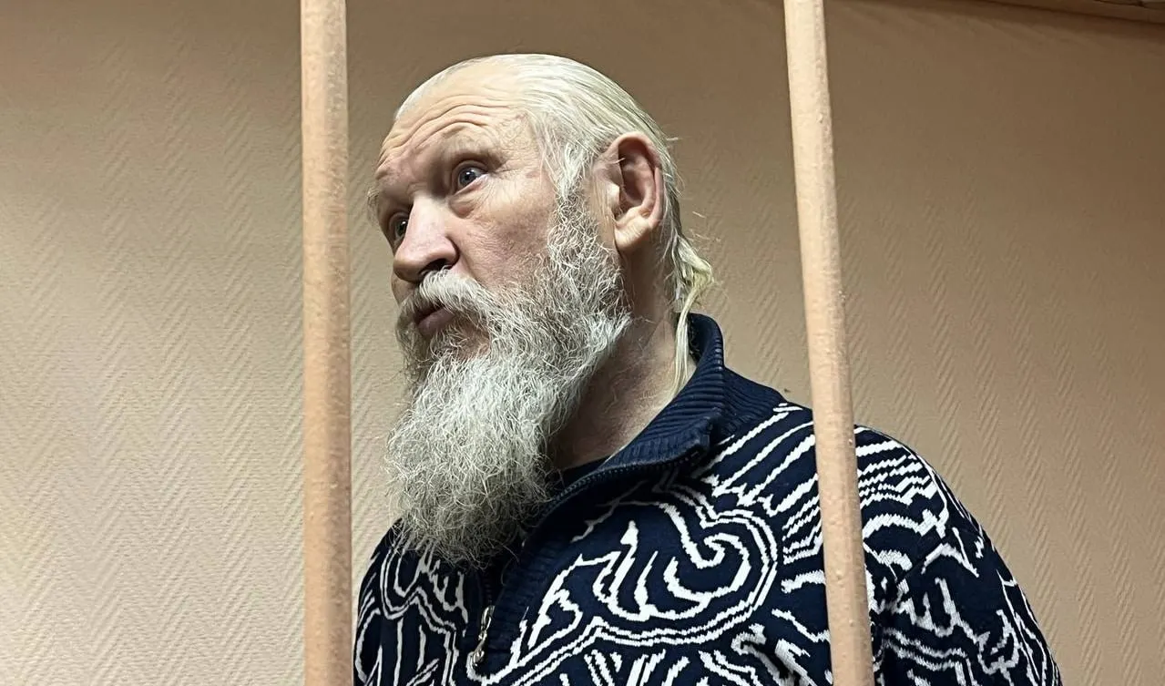 В обновлённый реестр включили бывшего депутата Госдумы от ЛДПР Михаила Александровича Глущенко, ранее осуждённого за соучастие в организации убийства Галины Старовойтовой.