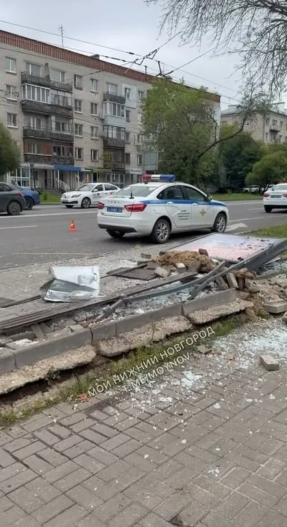 Автобус в&nbsp;Нижнем Новгороде снес остановку после&nbsp;смерти водителя