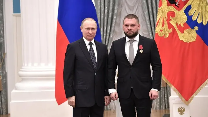В декларации одного из лидеров списка «ЕР» зафиксированы доли в американских компаниях и паи в зарубежных фондах. В партии заявляют, что иностранные активы были отчуждены до подачи документов.