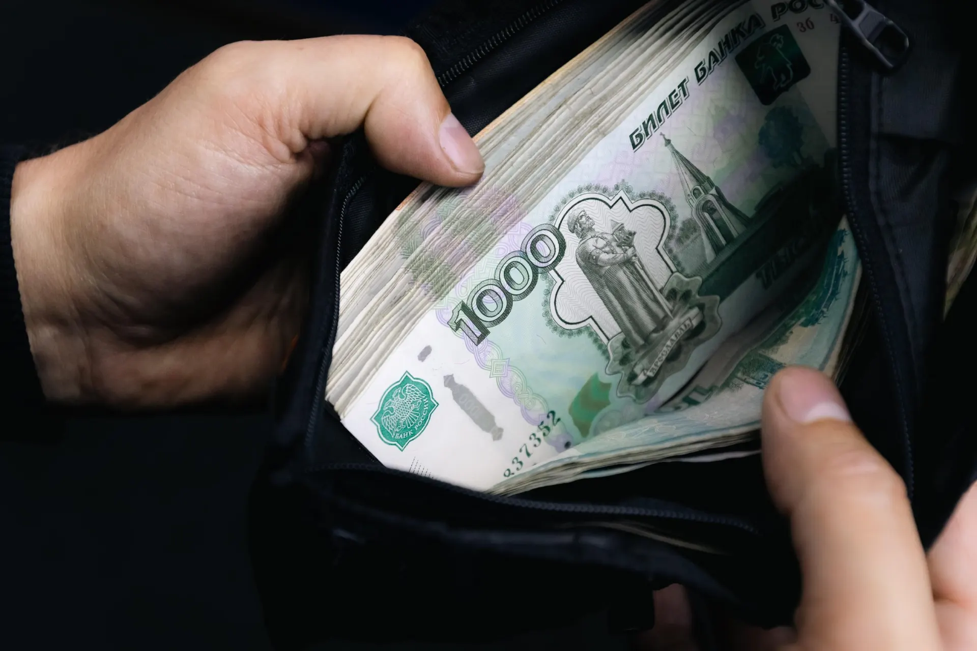 Центральный банк пояснил, почему замедление инфляции не приводит к немедленному снижению цен: важную роль играют «липкие» цены, ожидания и структурные ограничения. Алексей Заботкин также предупредил о риске дефляции при резком падении спроса.