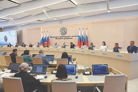 Если из партийного списка выбывает четверть кандидатов, партия может быть снята с выборов. В ЦИК готовят постановление, в котором фигурирует исключение нескольких выдвиженцев «Яблока».