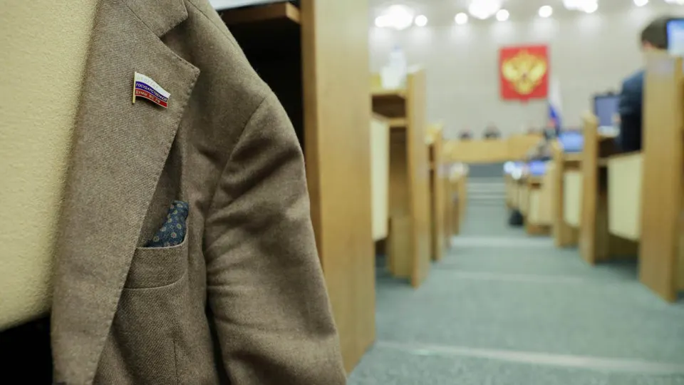 Правительство поддержало инициативу, отменяющую ответственность за отсутствие или несвоевременную подачу деклараций региональными депутатами. Поправки требуют доработки, а изменения продолжают тенденцию к снижению требований к отчетности чиновников.