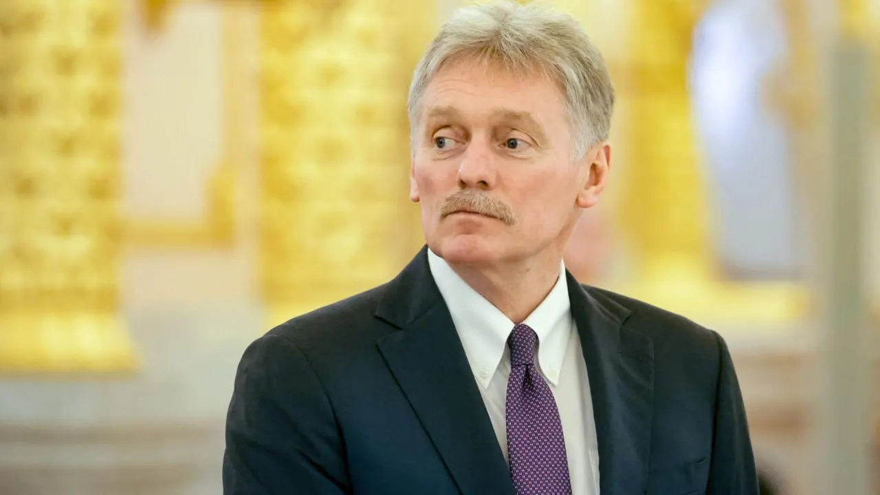 Пресс‑секретарь президента заявил, что вовлечение ряда западных стран превратило специальную военную операцию в полноценную войну. Удары по гражданской инфраструктуре названы террористическими, при этом заявлена готовность к переговорам и надежда на посредничество США.