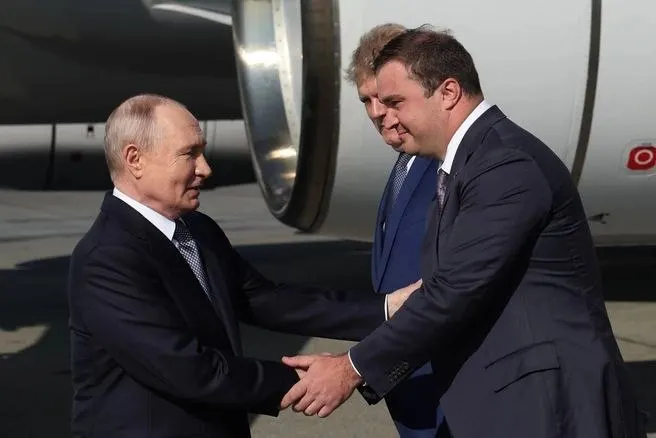 На рабочей встрече 25 июля обсудили рост ВРП, успехи сельского хозяйства, инфраструктурные проекты и меры поддержки участников СВО; также затронули вопросы недостроенного метро и обманутых дольщиков.