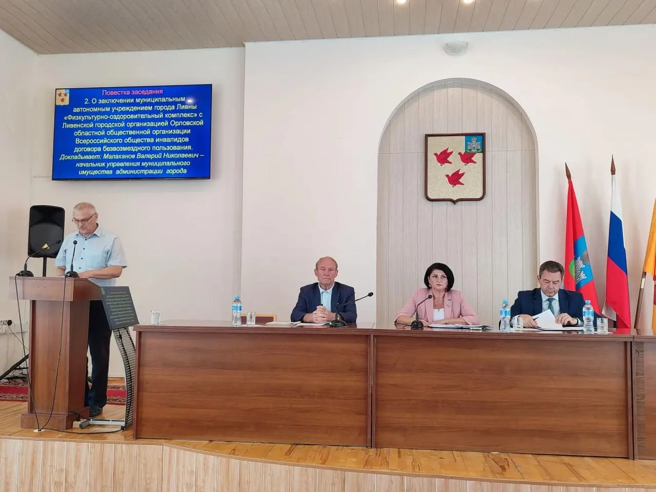 Депутаты городского совета Ливен отправили на доработку проект изменений, который предусматривал передачу губернатору права предлагать кандидатуры на должность мэра. Решение воспринято как сигнал о сохранении местного самоуправления.