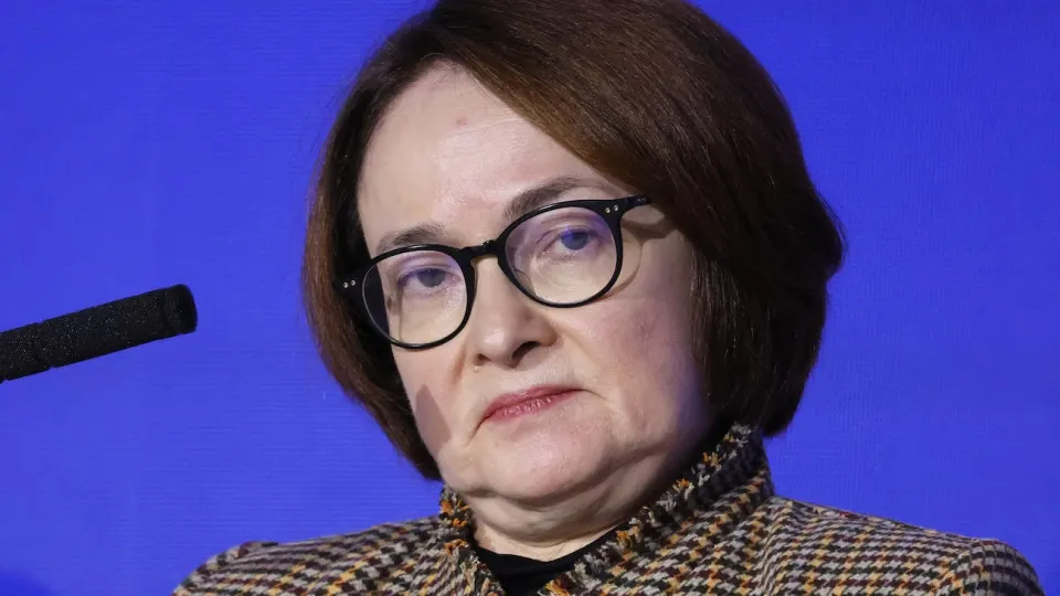 Участники рынка ожидают, что ускорение инфляции из‑за дефицита топлива может заставить Центробанк завершить цикл смягчения и перейти к повышению ключевой ставки уже в ближайшие годы.