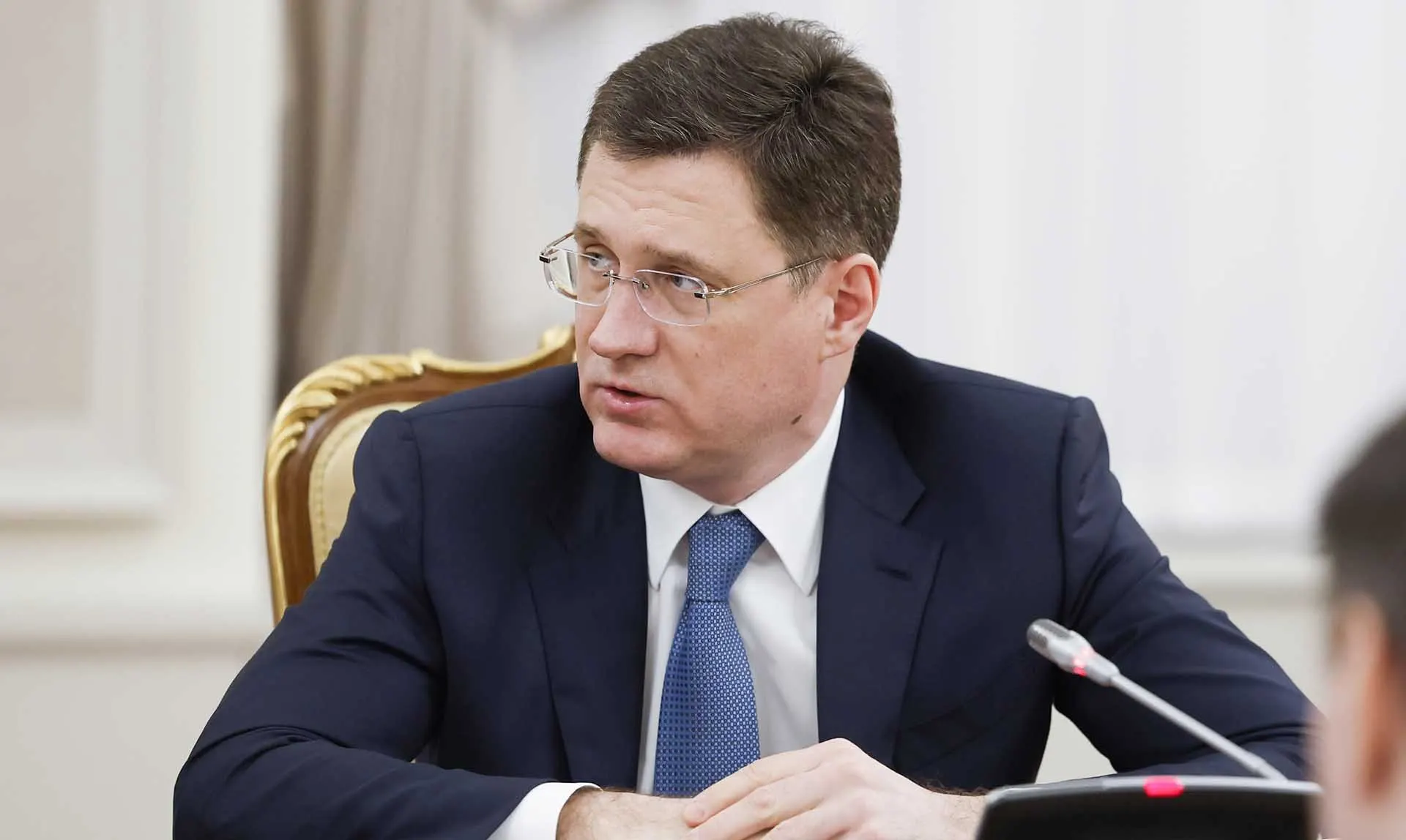 Вице‑премьер заявил, что массового дефицита топлива нет: отдельные перебои связаны с логистикой и оперативно устраняются; в регионах ситуация различается, федеральный штаб курирует поставки.