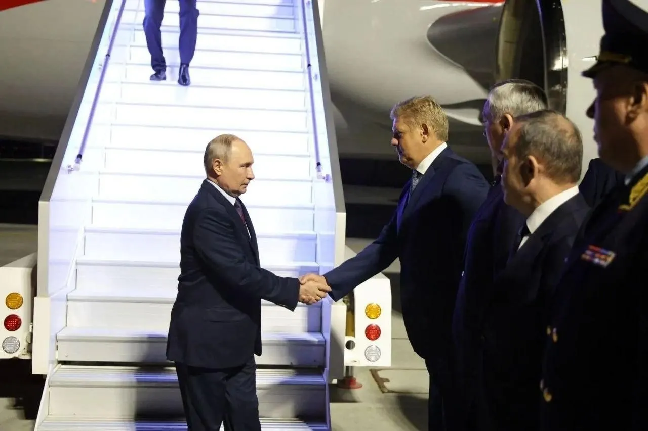 Президент России прибыл в Новосибирск с рабочим визитом, связанный с открытием СКИФа — Сибирского кольцевого источника фотонов.