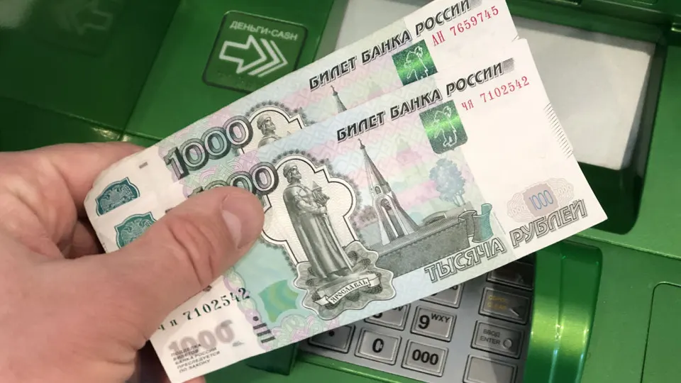 Ведомство предлагает установить лимиты на снятие наличных и переводы по номеру телефона, чтобы снизить риски хищения средств, особенно через мобильные приложения.